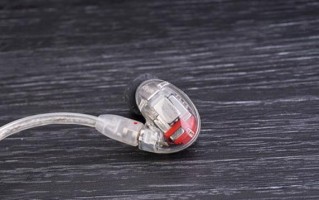 舒尔SE846耳机的性能和音质如何？（全面升级的舒尔SE846耳机值得一试）