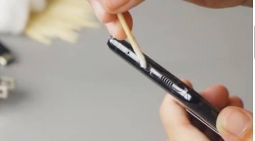 Vivo智能手机充电口氧化？（清洁充电口方法）-第1张图片-数科之翼