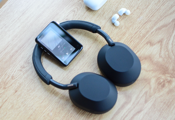 Sony WH-1000XM5头戴式耳机评测（旗舰级无线降噪耳机）-第1张图片-数科之翼