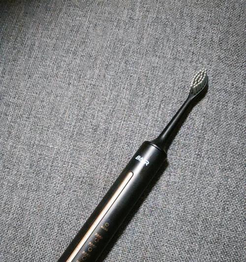 拜耳电动牙刷的使用体验与效果评测（拜耳电动牙刷的关键特点及用户反馈）-第2张图片-数科之翼