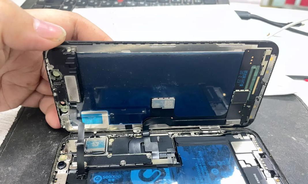 以iPhone换过屏幕的经历（了解iPhone屏幕更换的过程和注意事项）-第2张图片-数科之翼