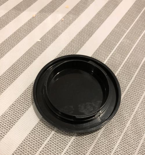 佳能相机M10的性能和功能评测（探索佳能M10相机的画质、操作性和便携性能）-第3张图片-数科之翼