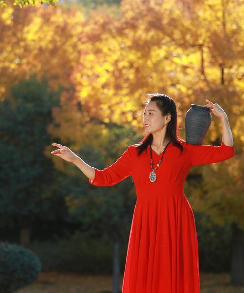 探索以24-240拍人像的艺术之美（用镜头捕捉人物瞬间，展现多样的情感与个性）-第1张图片-数科之翼