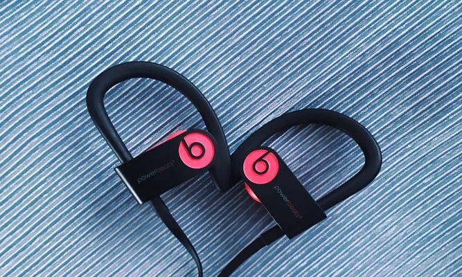 Powerbeats3蓝牙耳机的性能评测（体验无线自由，Powerbeats3蓝牙耳机带来的声音盛宴）-第1张图片-数科之翼