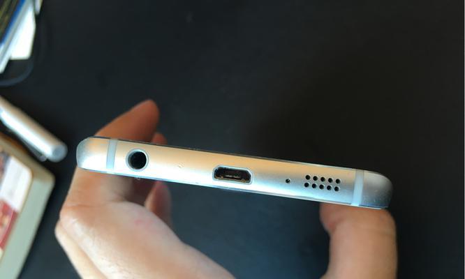 三星S6EdgePlus美版的特点和评价（高性能配置与独特设计的完美结合）-第3张图片-数科之翼