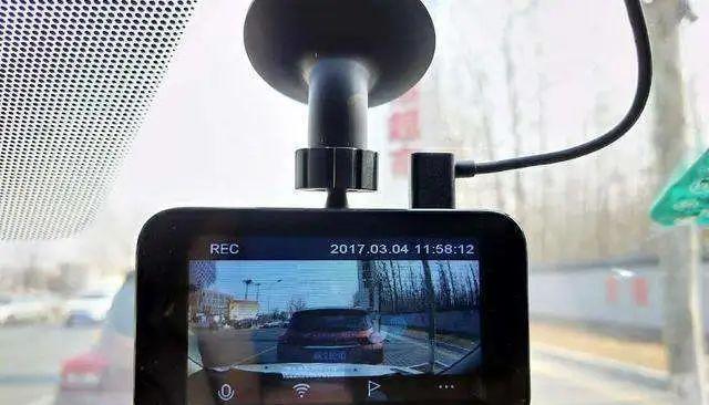 查询违章记录仪的方法与注意事项（了解违章查询仪的使用技巧，保持驾驶安全有序）-第1张图片-数科之翼